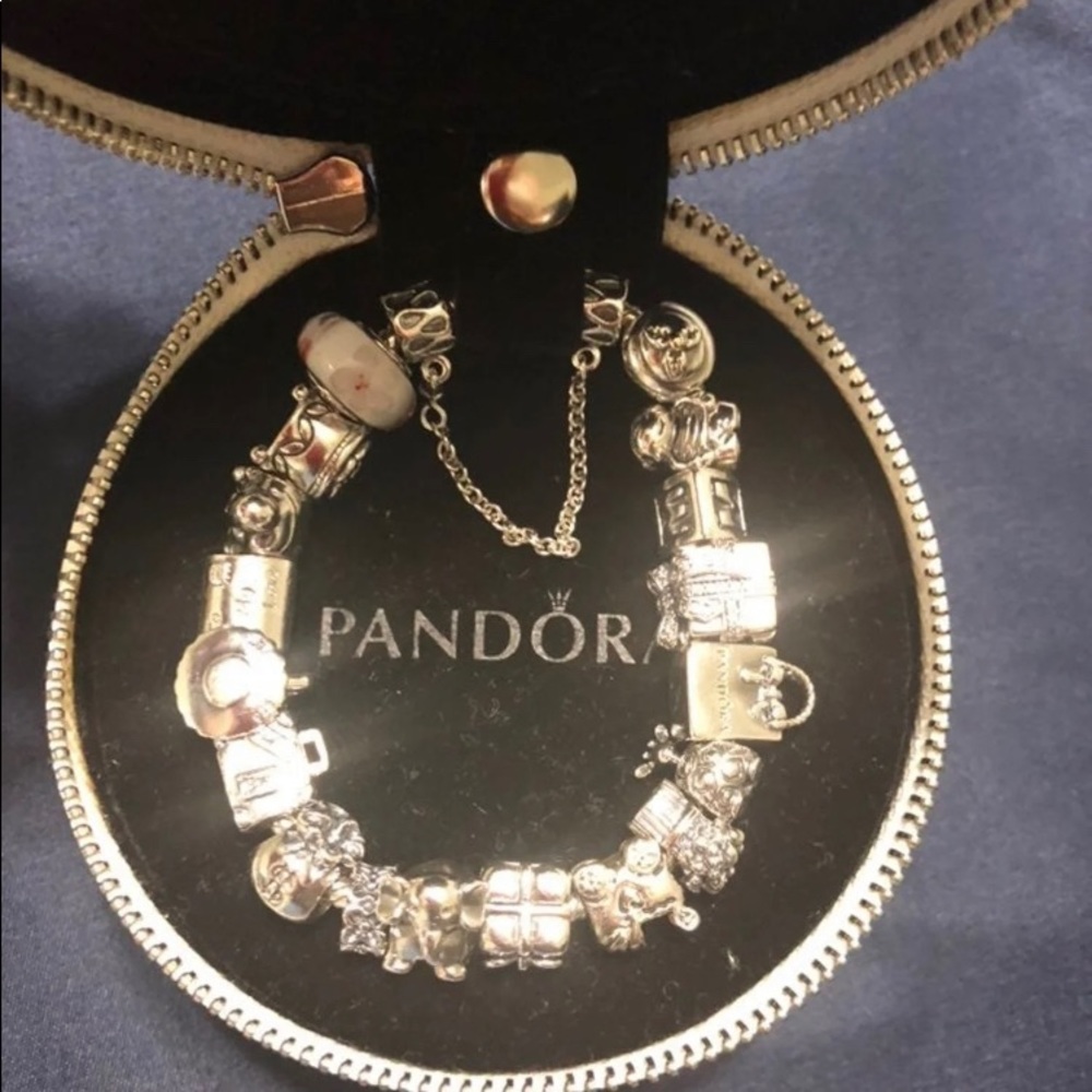 Happy Valentines to yoU ❤️💘 Pandora Bracelet Authentic 19 charms + jewelry box!